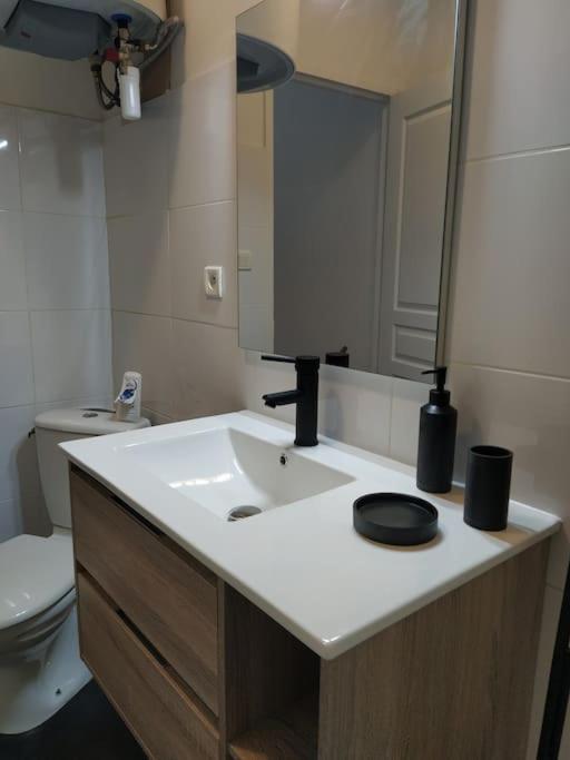 Appartement Avec Balcon, Bord Du Canal, Wifi. Нарбон Екстериор снимка